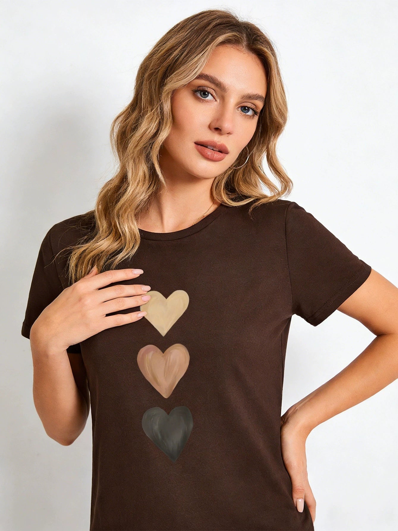 New summer short-sleeved t-shirt with heart-shaped round neck, fashionable and casual style for women